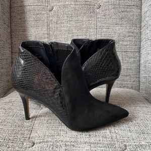 Express Slide Slit Crocodile Texture Booties